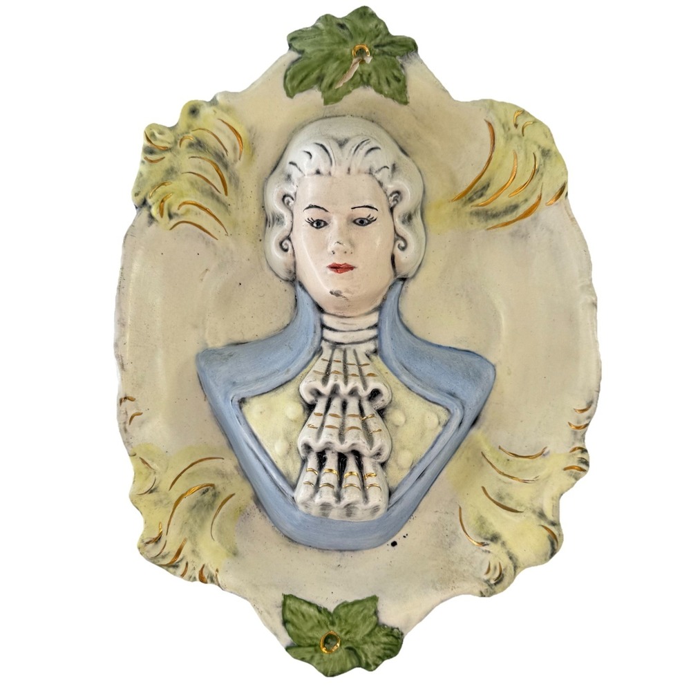 Vintage Colonial Gentleman Wall Plaque Chalkware Decor Gold Details 10.5 x 7.5